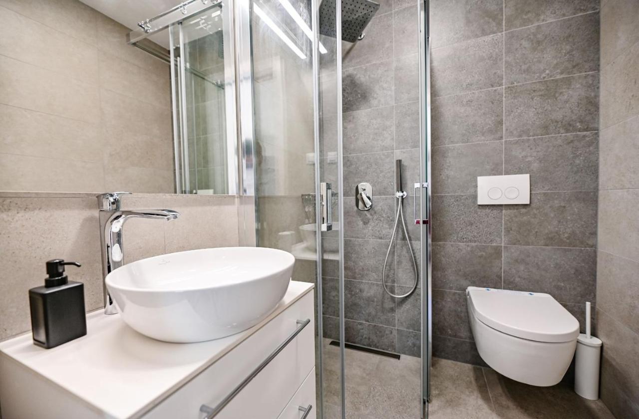 מאלינסקה Apartment Flori With Sea View מראה חיצוני תמונה