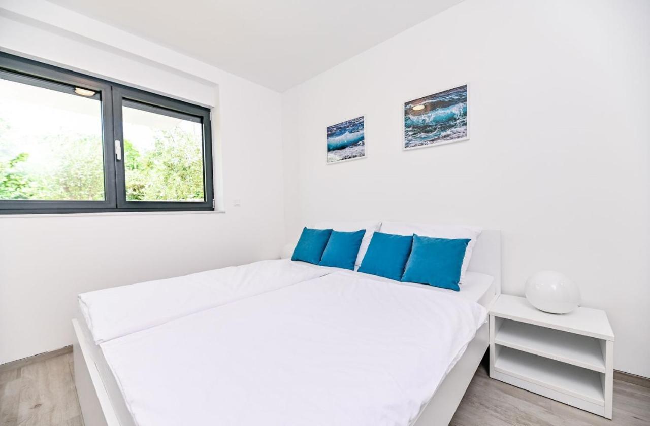 מאלינסקה Apartment Flori With Sea View מראה חיצוני תמונה