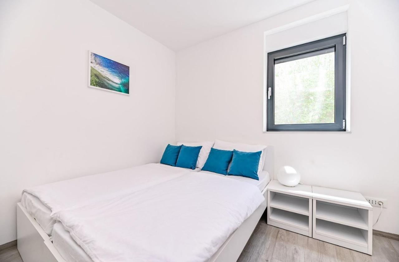 מאלינסקה Apartment Flori With Sea View מראה חיצוני תמונה